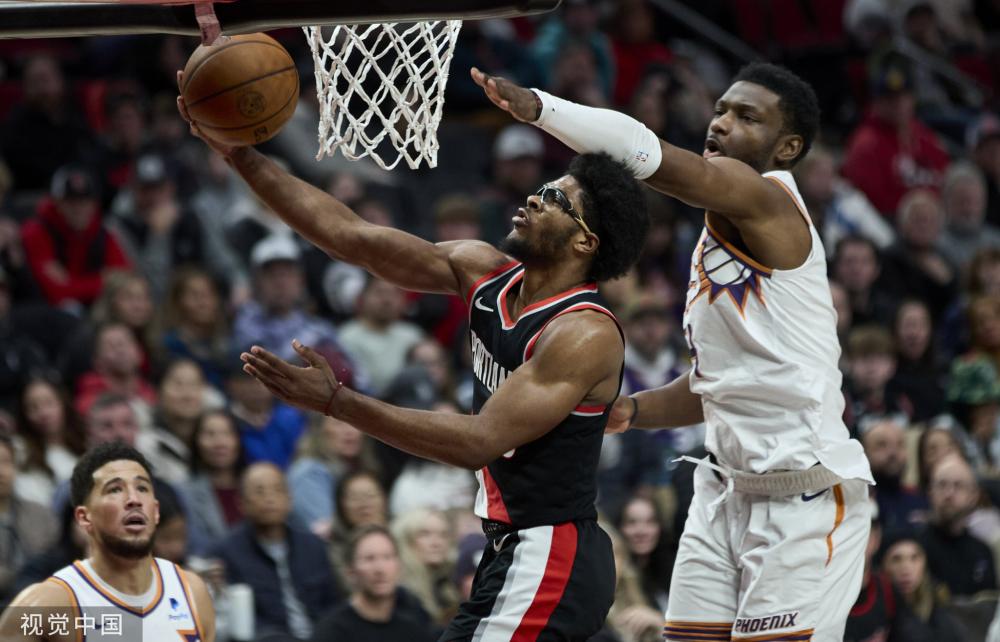 他以出色的 他以出色的