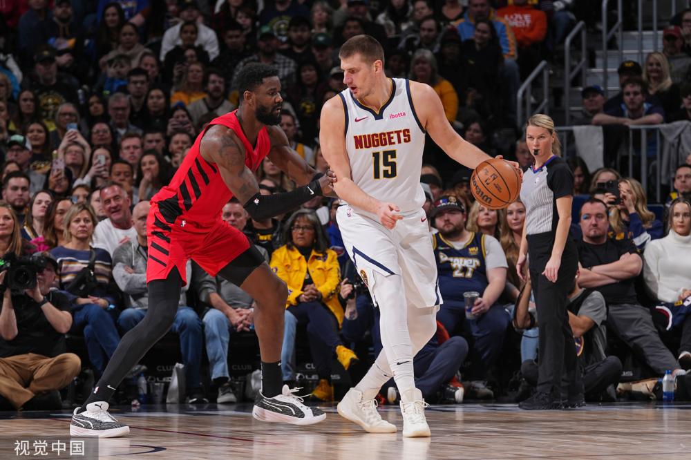 他们不仅在 他们不仅在